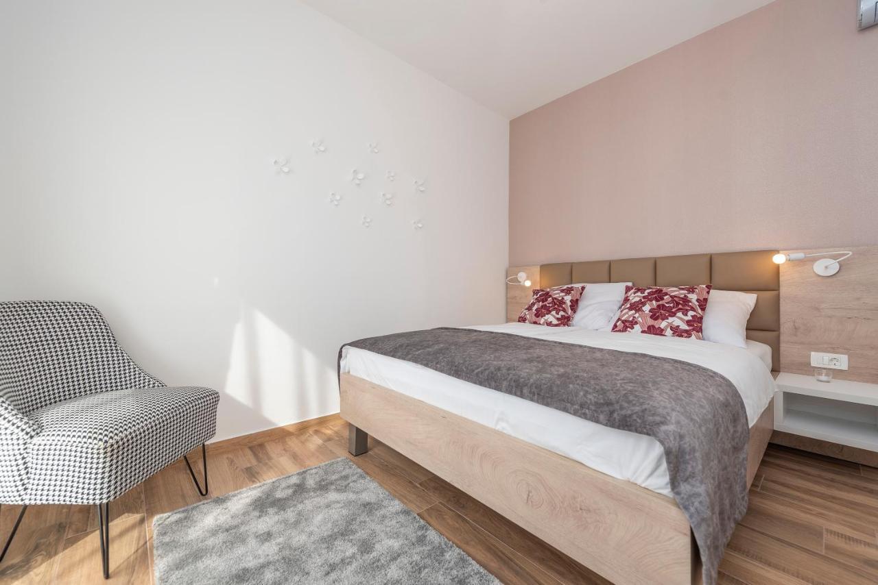 Luxury - La 5& 6 Apartment Vir